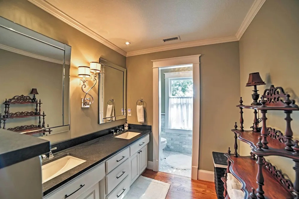 Spacious & Stunning Cleveland Getaway on 1 Acre