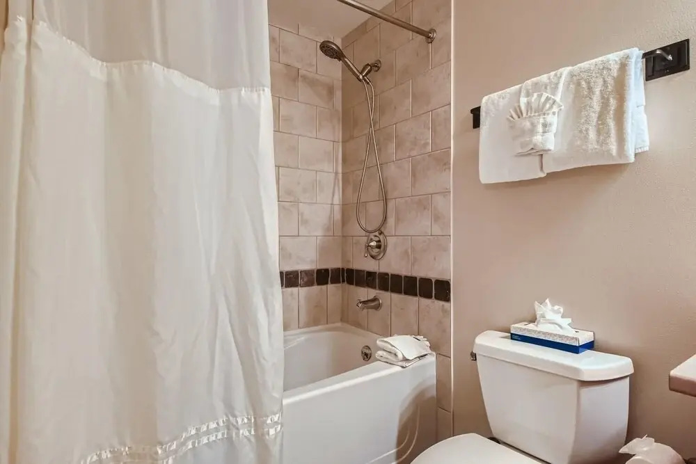 Passage Point 623b 1 Bedroom Condo by RedAwning