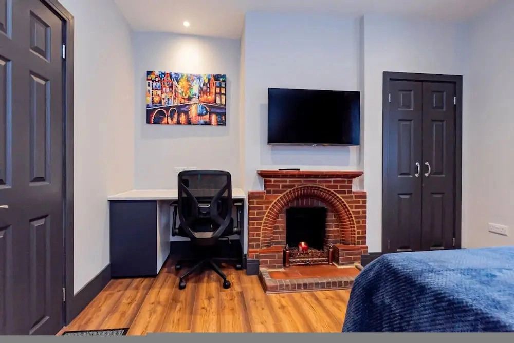 London Heathrow Airport 6 Bedroom Ensuite