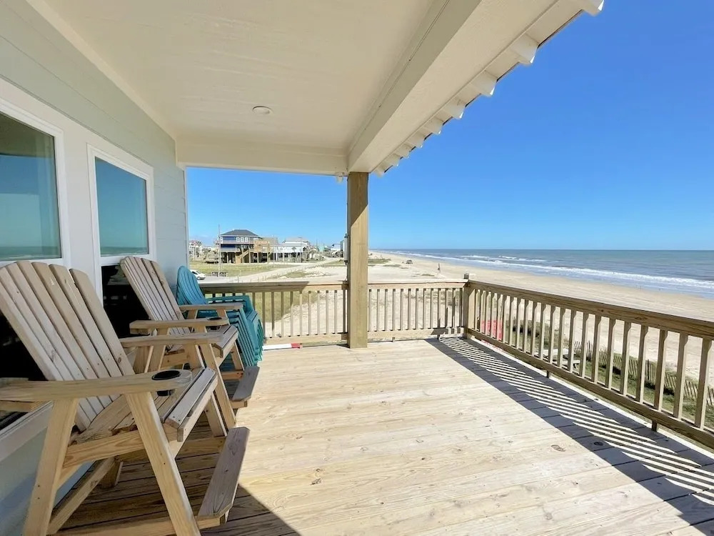 The Shore House 3 Bedroom Home by RedAwning