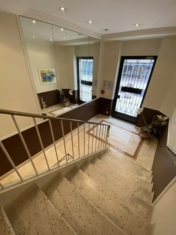 Cannes Holiday Suites