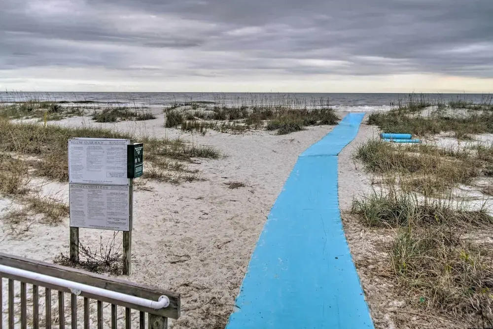Walk to Folly Field Beach: Hilton Head Condo