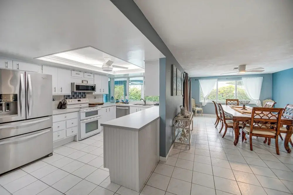 Bright Fort Myers Home w/ Pool - 9 Mi to Beach!