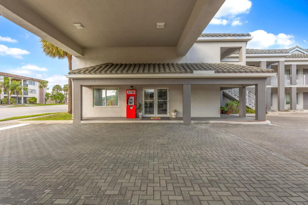 Super 8 Motel by Wyndham near Fort Lauderdale Arpt