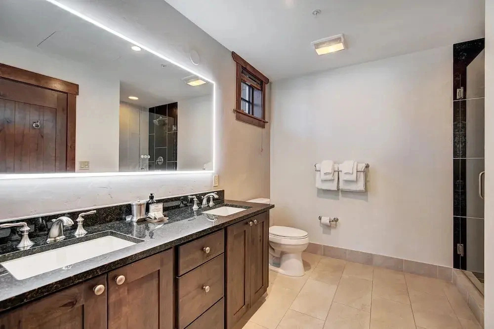 Luxury 2 Bedroom Condo with Mountain View 2 Condo
