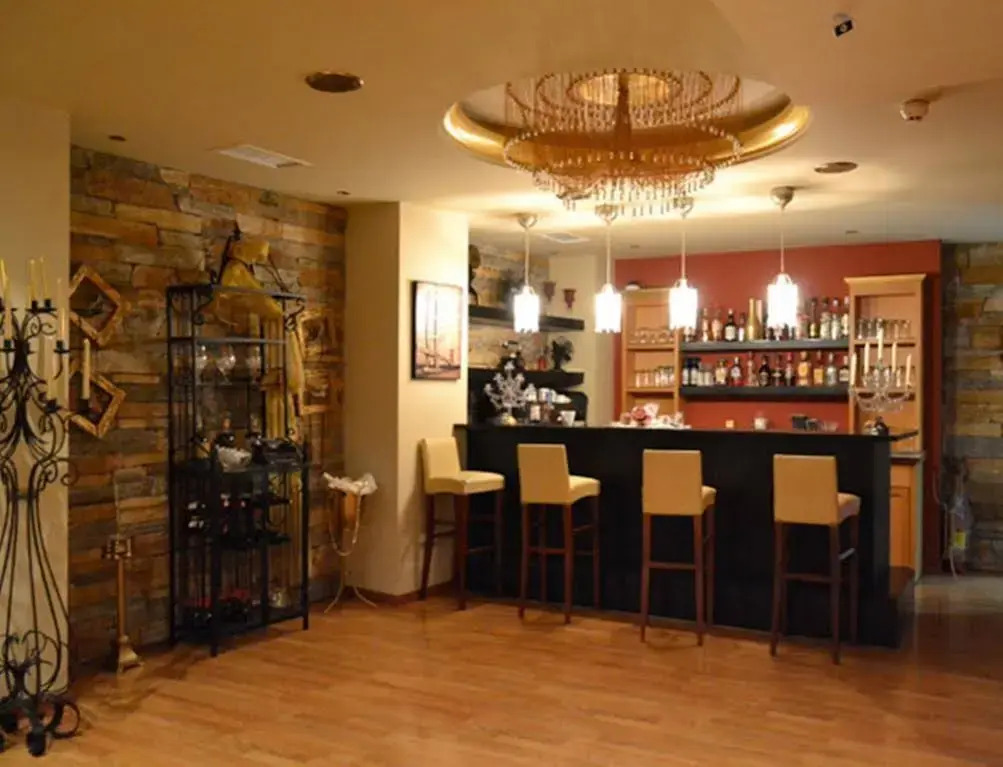 Queens Leriotis Hotel