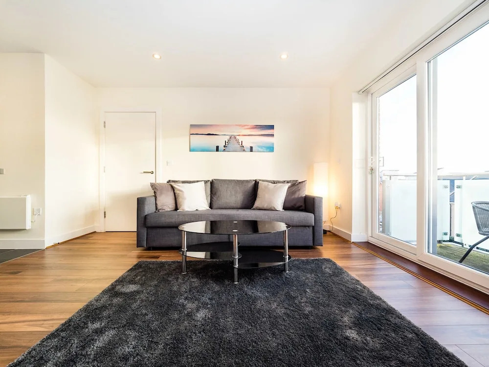 Deluxe Kennet Island Apartment