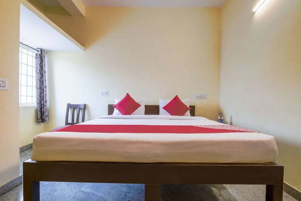 OYO 17136 Hotel Chinmayee Inn