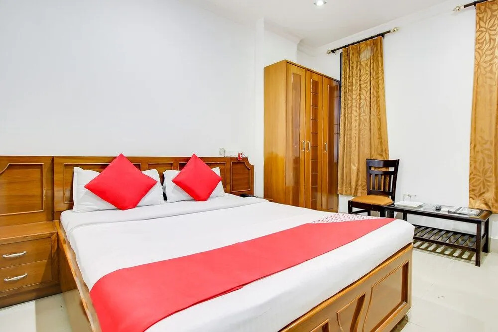OYO 49035 Hotel Royel Park