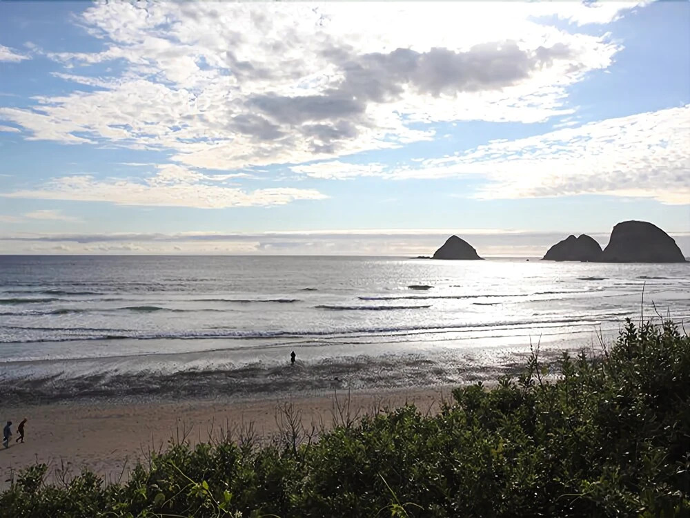 Oceanside Perch 3 Br home by RedAwning