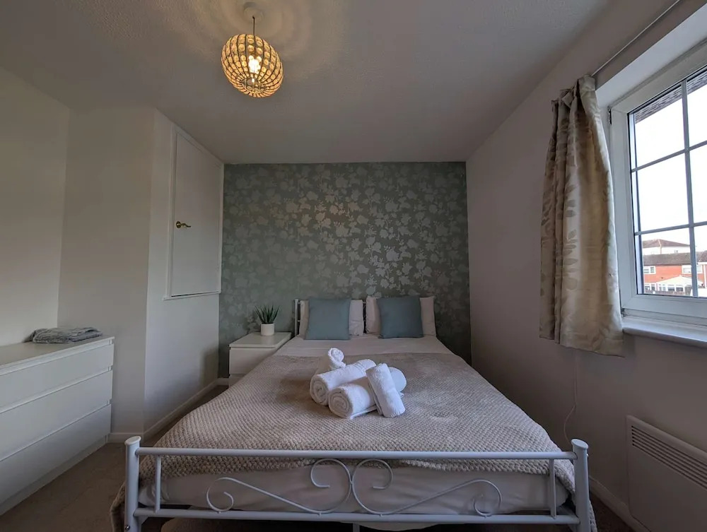 Comfortable 2-bedroom House With Free Parking