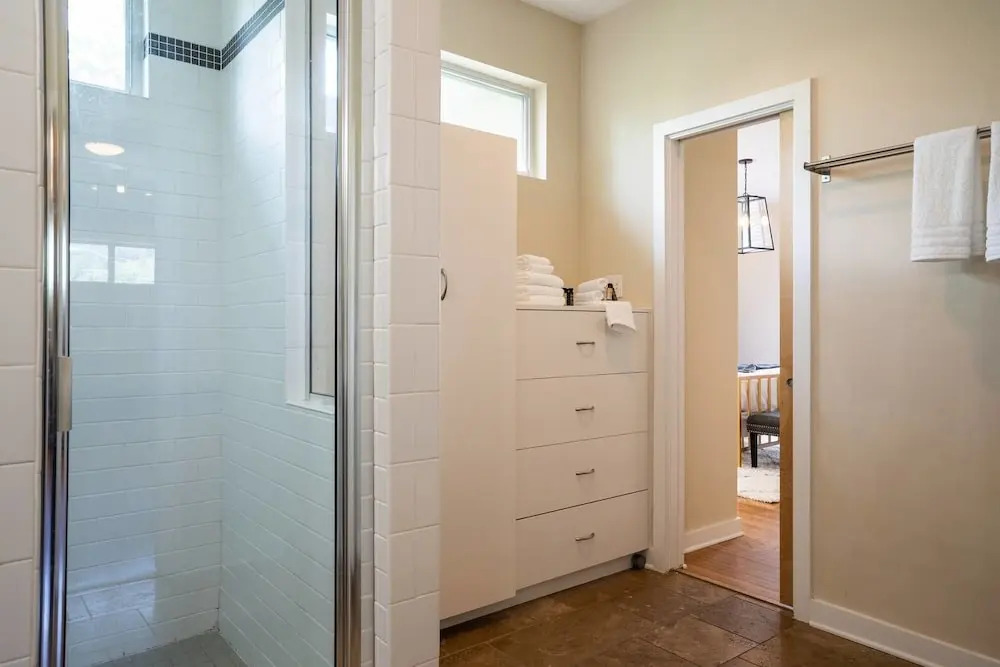 Charming Downtown 3br/2.5ba Home w/ Deck by Domio