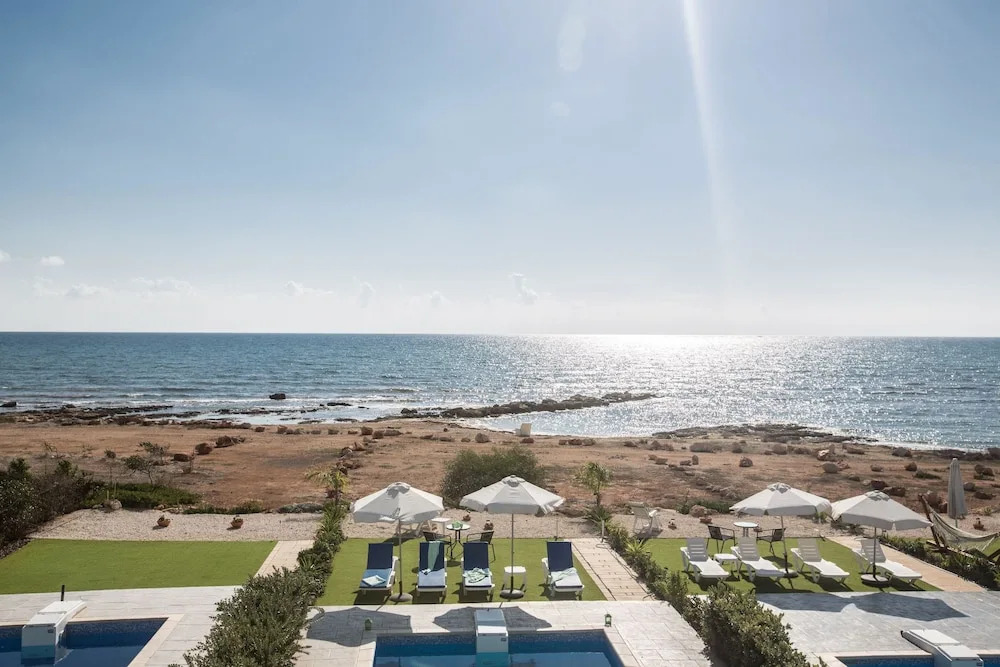 Celebrity Villa Oliver P 14