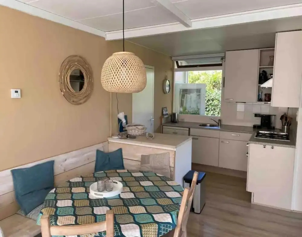 3 bedrooms, 5 beds, beautiful garden