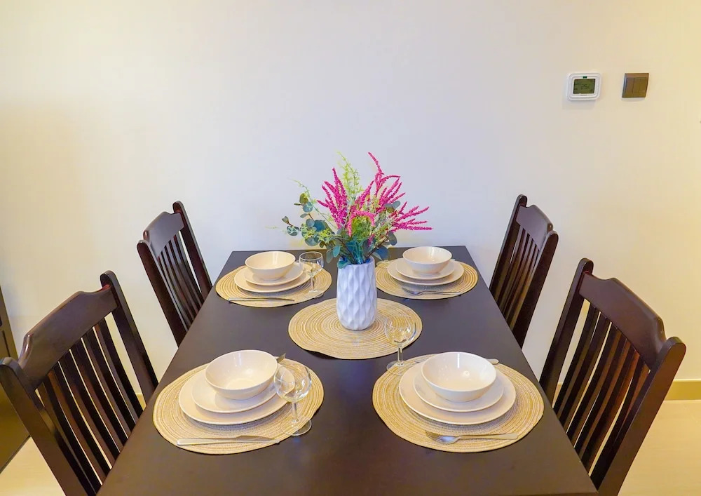 SuperHost - Lovely Condo With Balcony In the Heart of Downtown