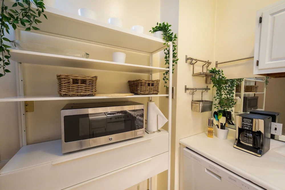 Stylish Brownstone Back Bay Apartments