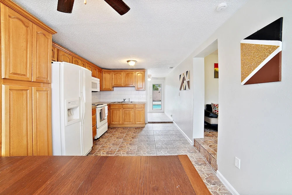 3BR House in Tampa by Tom Well IG - 2911