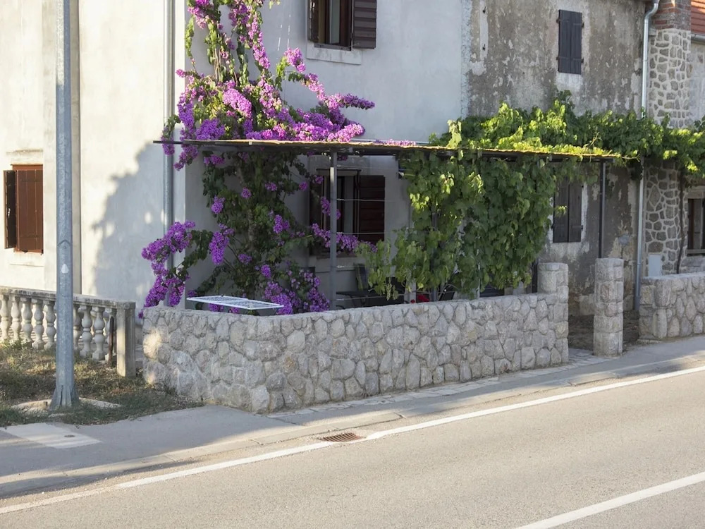 Homely Holiday Home in Seline Near Sea