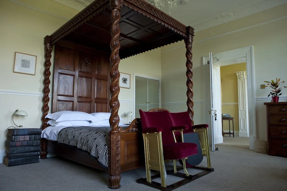 Coed Mawr Hall Bed & Breakfast