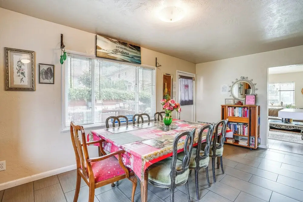 Pet-friendly Apartment: 1 Mi to Lake Merritt!
