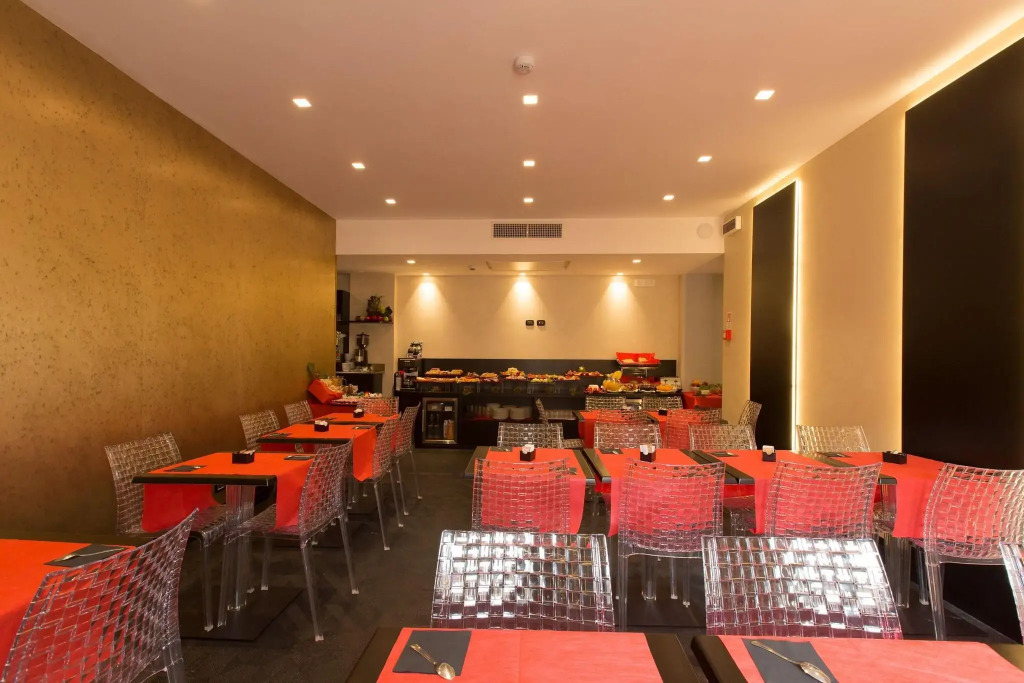 Floris Hotel