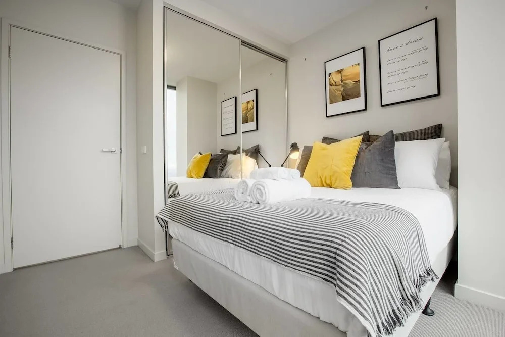 Stunning 2 Bed On Collins With Pool In Southern Cross