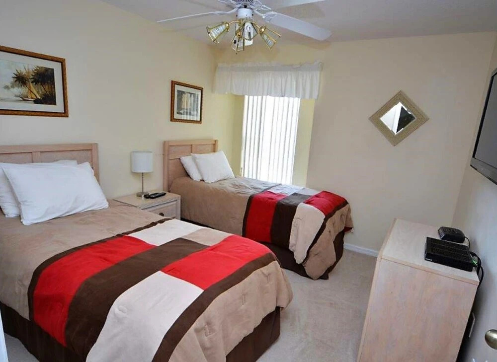 Casa con Piscina cerca a Disney