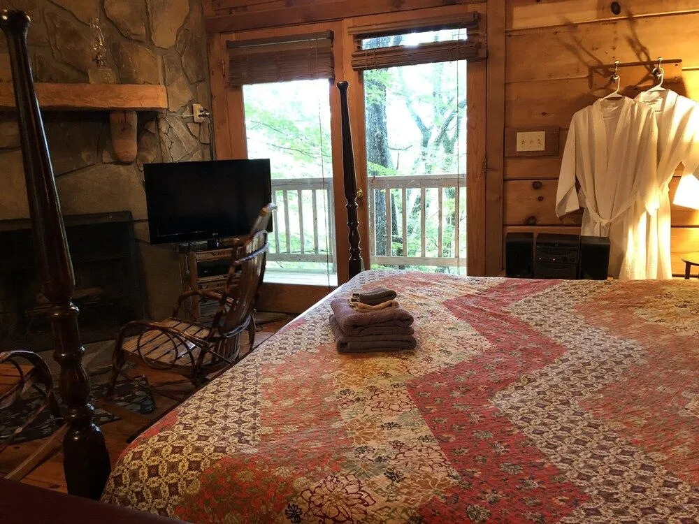 Gatlinburg Mountain Magic Hot Tub Cabins