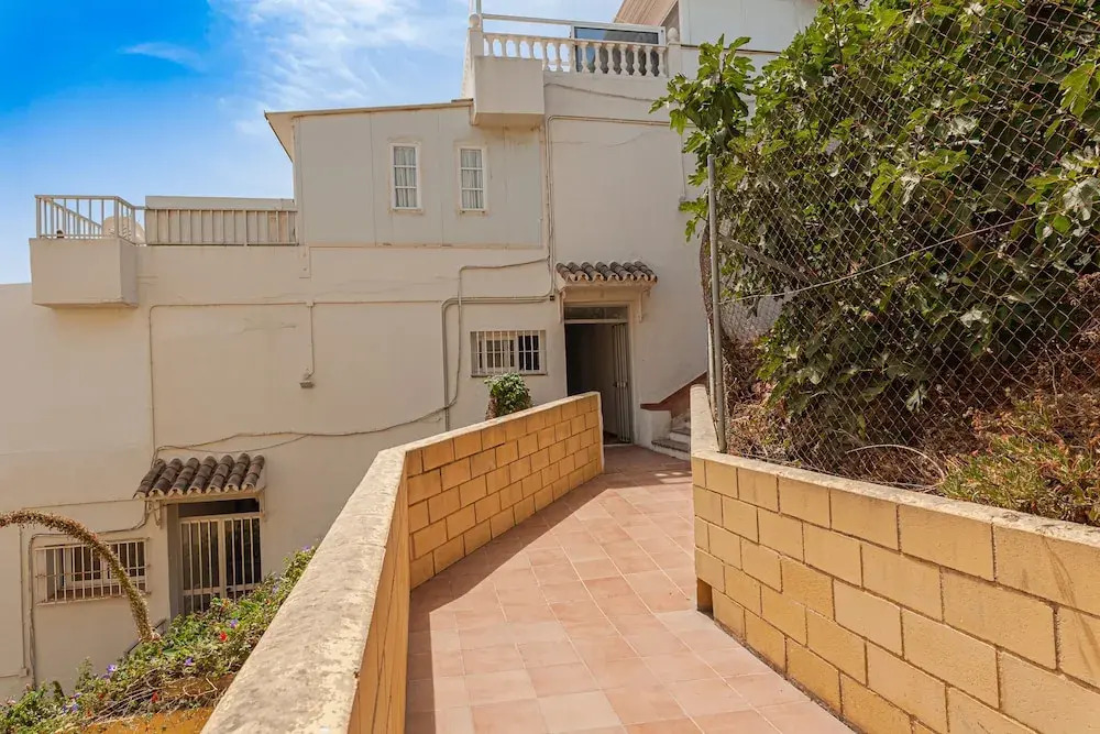 Sea View Apartment 2 Min Walk From the Beach