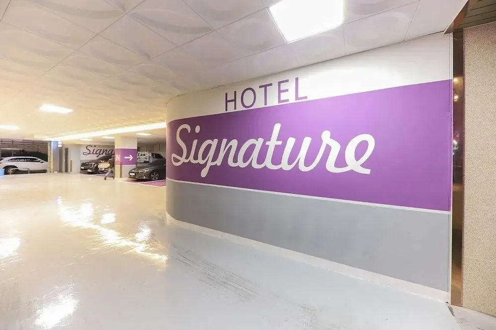 Hotel Signature