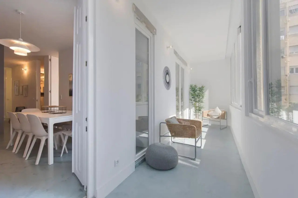 Brand new fully furnished hostel just 20 meters from Anjos metro station - 7