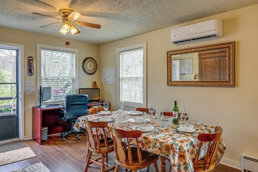 Private Hot Tub & Covered Deck: Cozy Whittier Gem