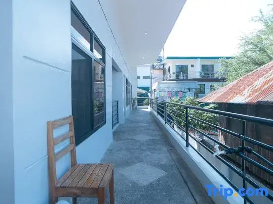 RedDoorz at Aurea Apartelle