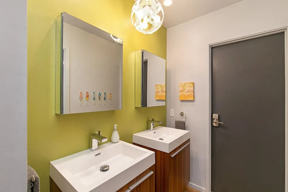 Designer Beach Condo w/ Pool, Spa & Tennis condo