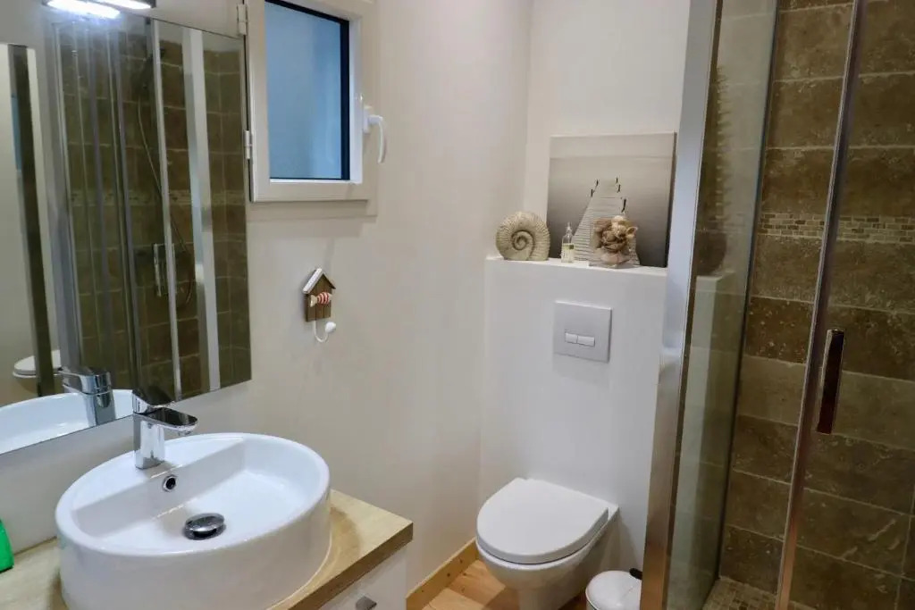 Lovely renovated cottage 150m from the beach