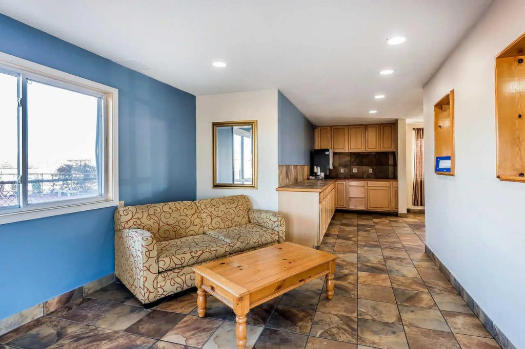 Rodeway Inn & Suites