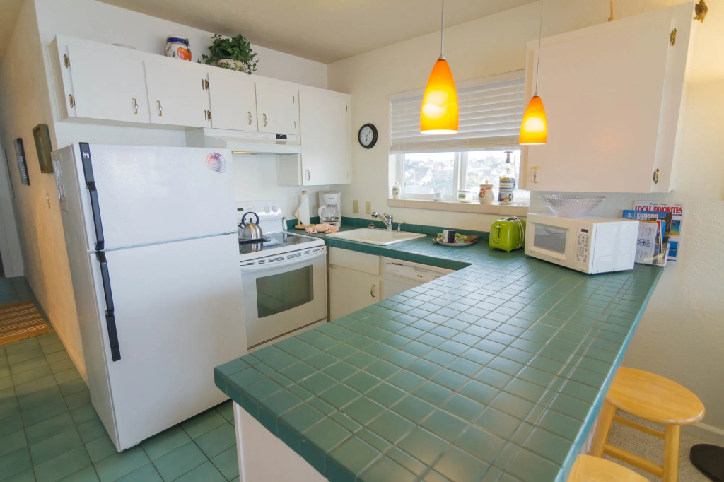 Nye Beach Condos at Pacific Crest
