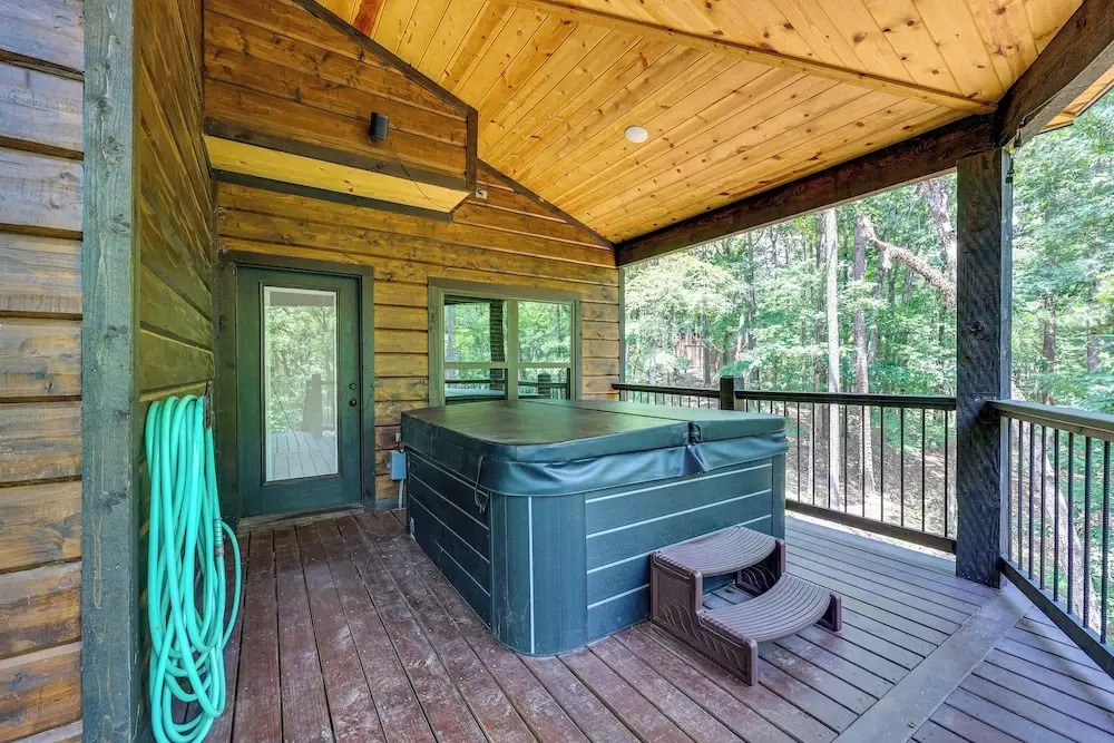 Gorgeous Broken Bow Family Home w/ Private Hot Tub