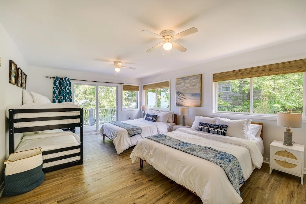 Private Beachfront Lake Michigan Rental w/ Kayaks
