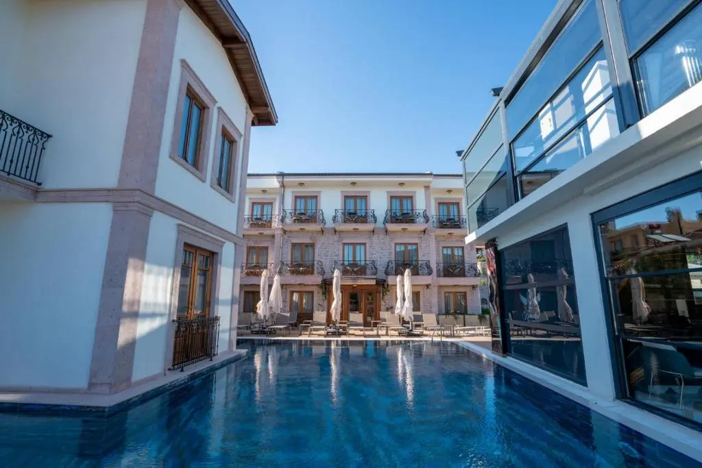 Cunda Baradiel Hotel