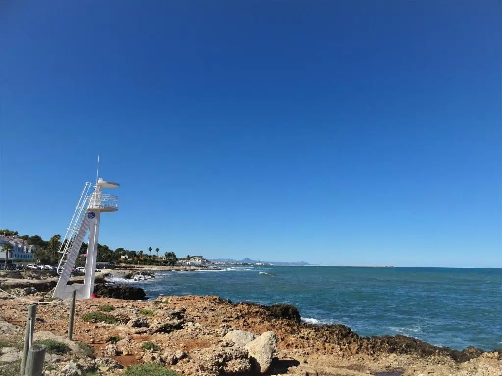 Villa with private pool and tennis court 150 metres from the sea-Villa el Olivo