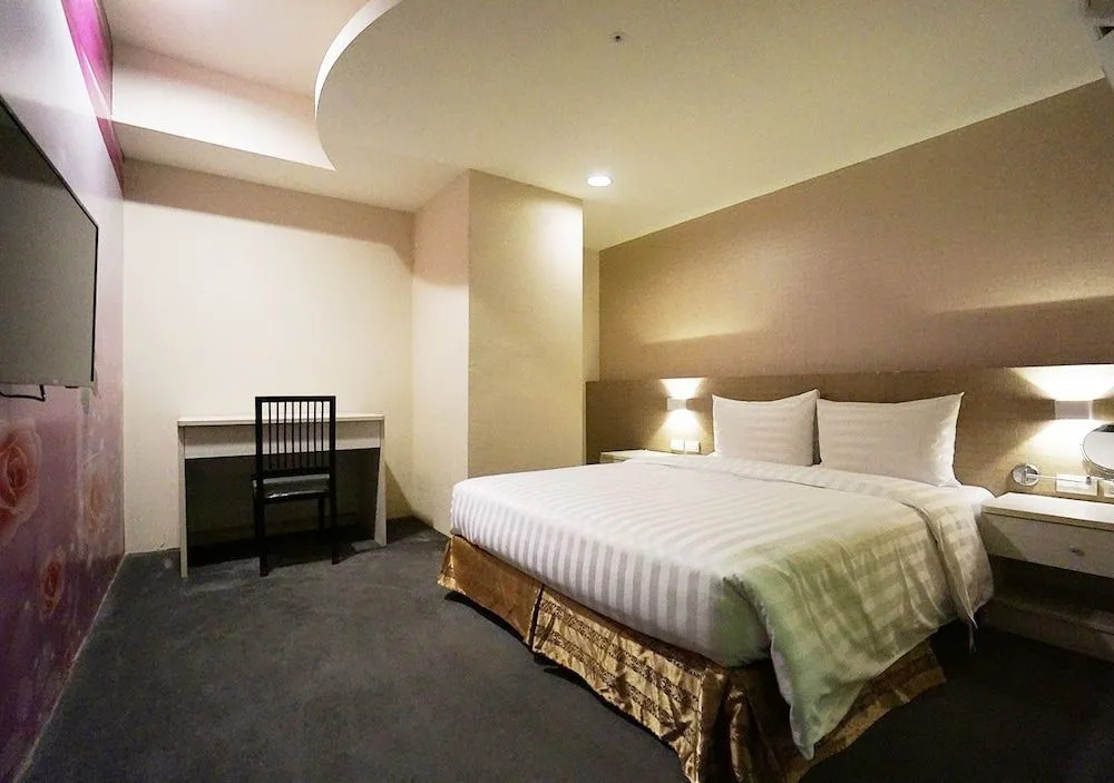 HI YES Hotel