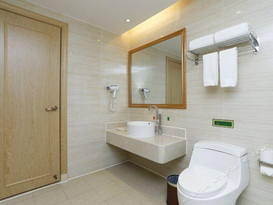 Vienna Hotel (Suzhou Wujiang Huayuan Road)