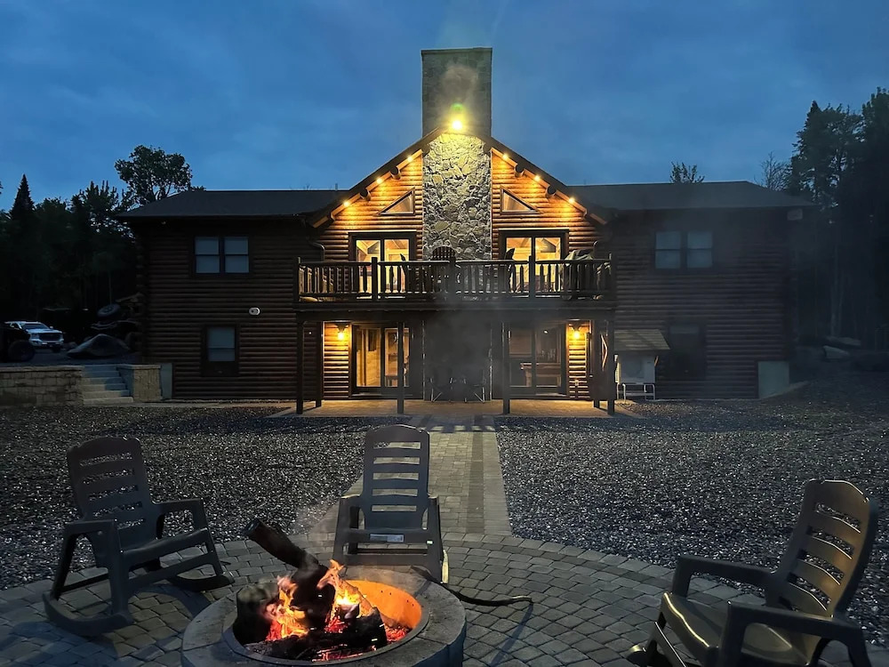 Back Lake Lodges Eagles Nest