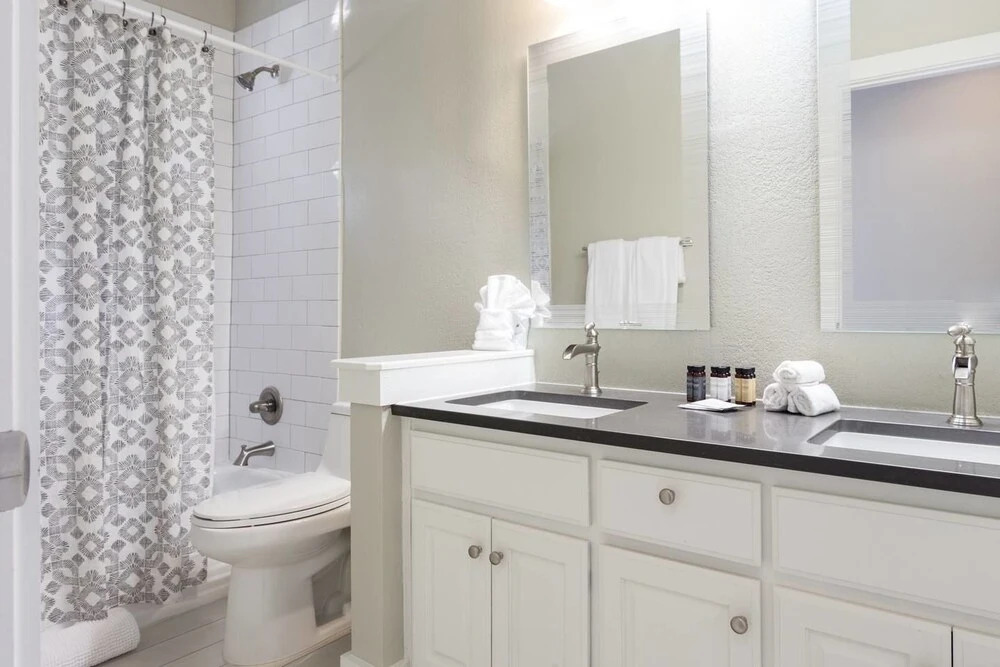 Massive 14 Bed/3.5ba Downtown Home by Domio