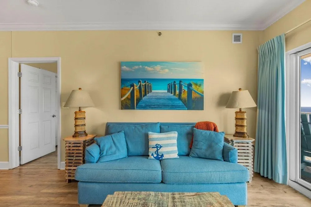 Splendid Condo on Sands of Gulf Shores With Pools