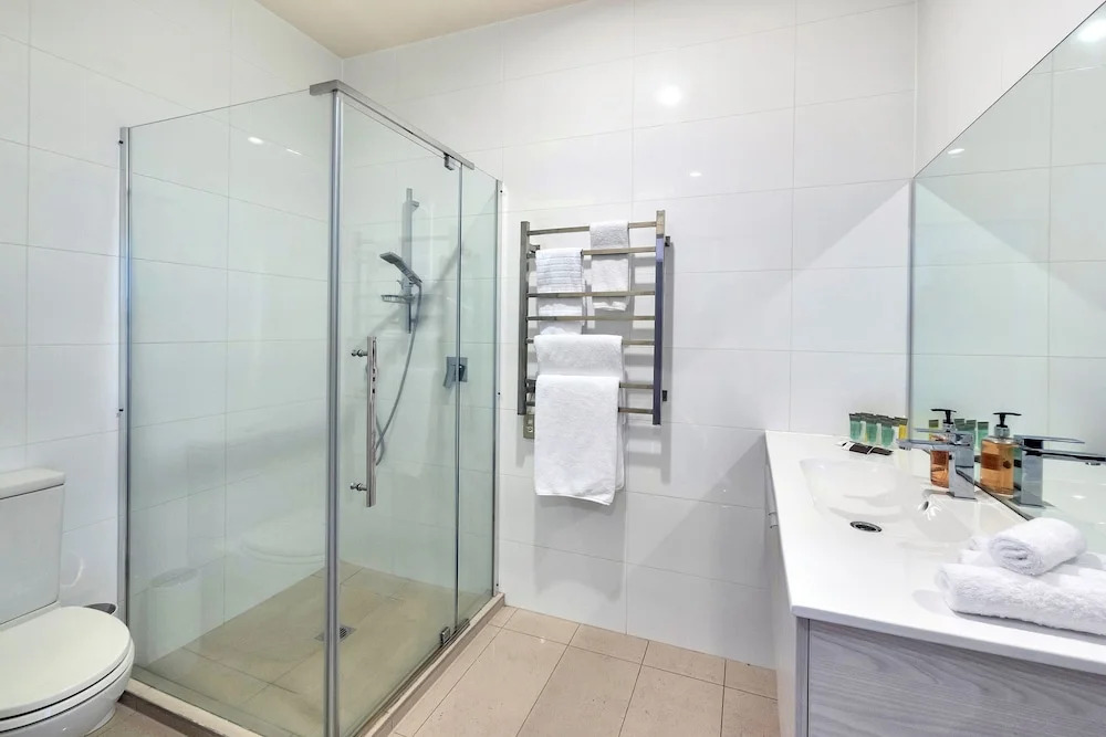 Spacious 2BR Near Westfield Newmarket