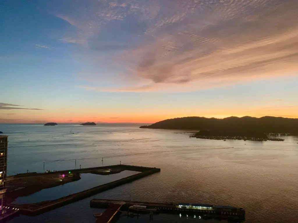 Sunset Seaview Vacation Condos @ Jesselton Quay
