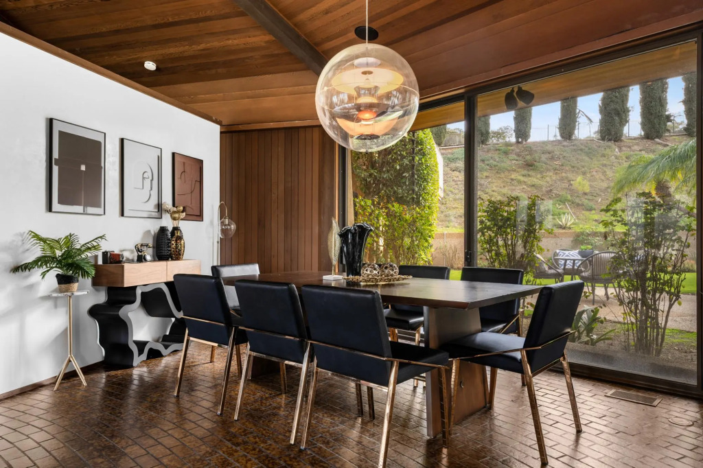 Via Vallarta - An Architecturally Significant California Modern Home