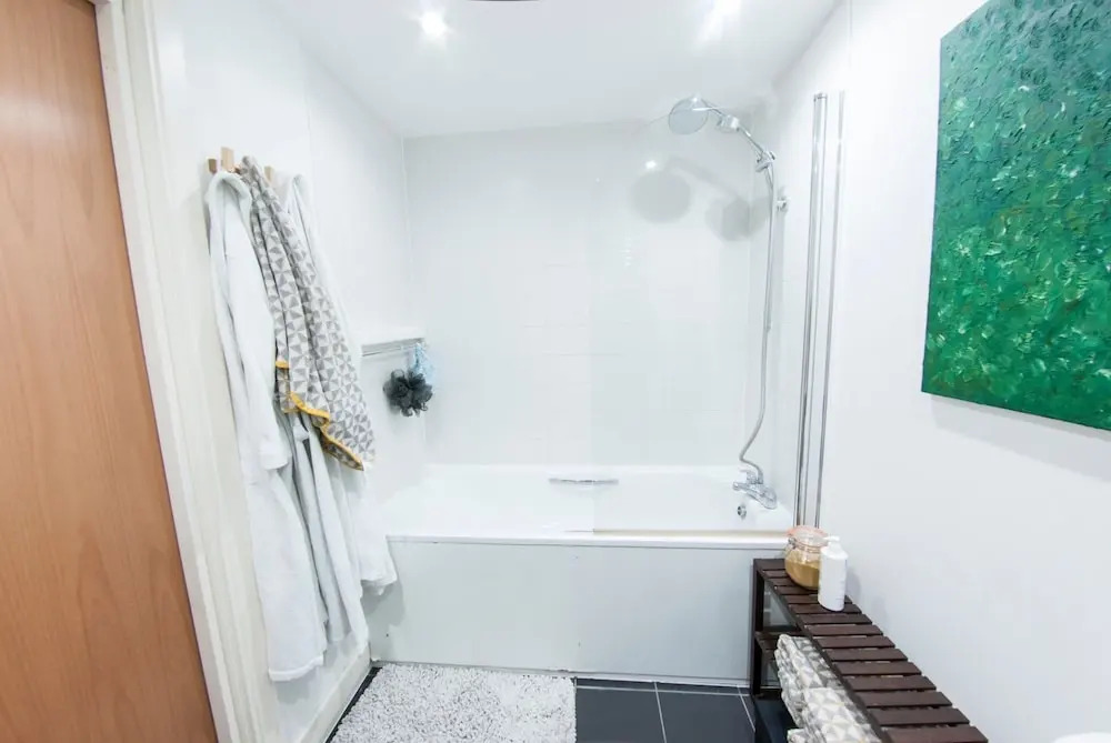 Quiet, Spacious 1BR Hackney Central Flat for 3